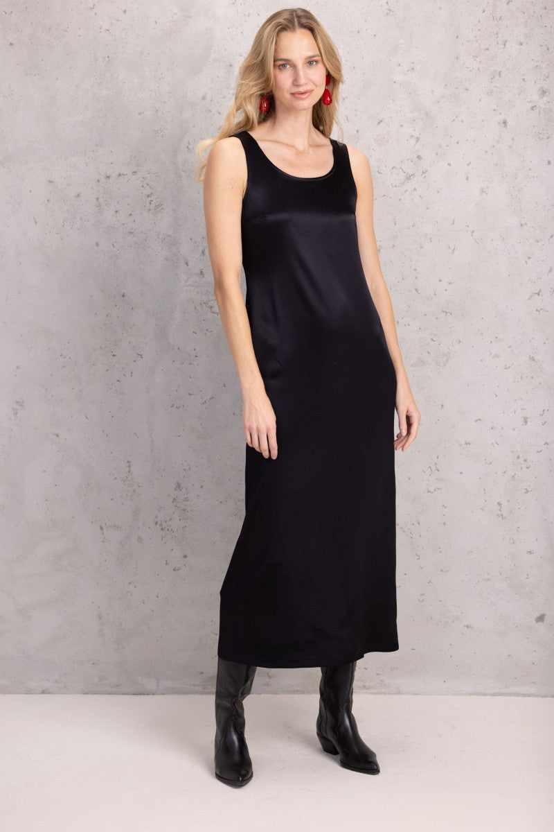 Satynowa sukienka czarna