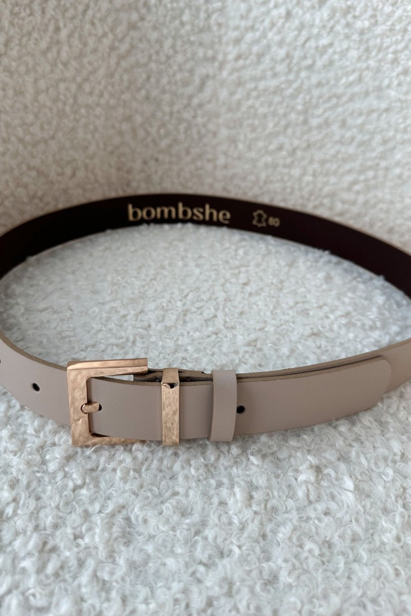 3 cm leather belt with square gold buckle, beige