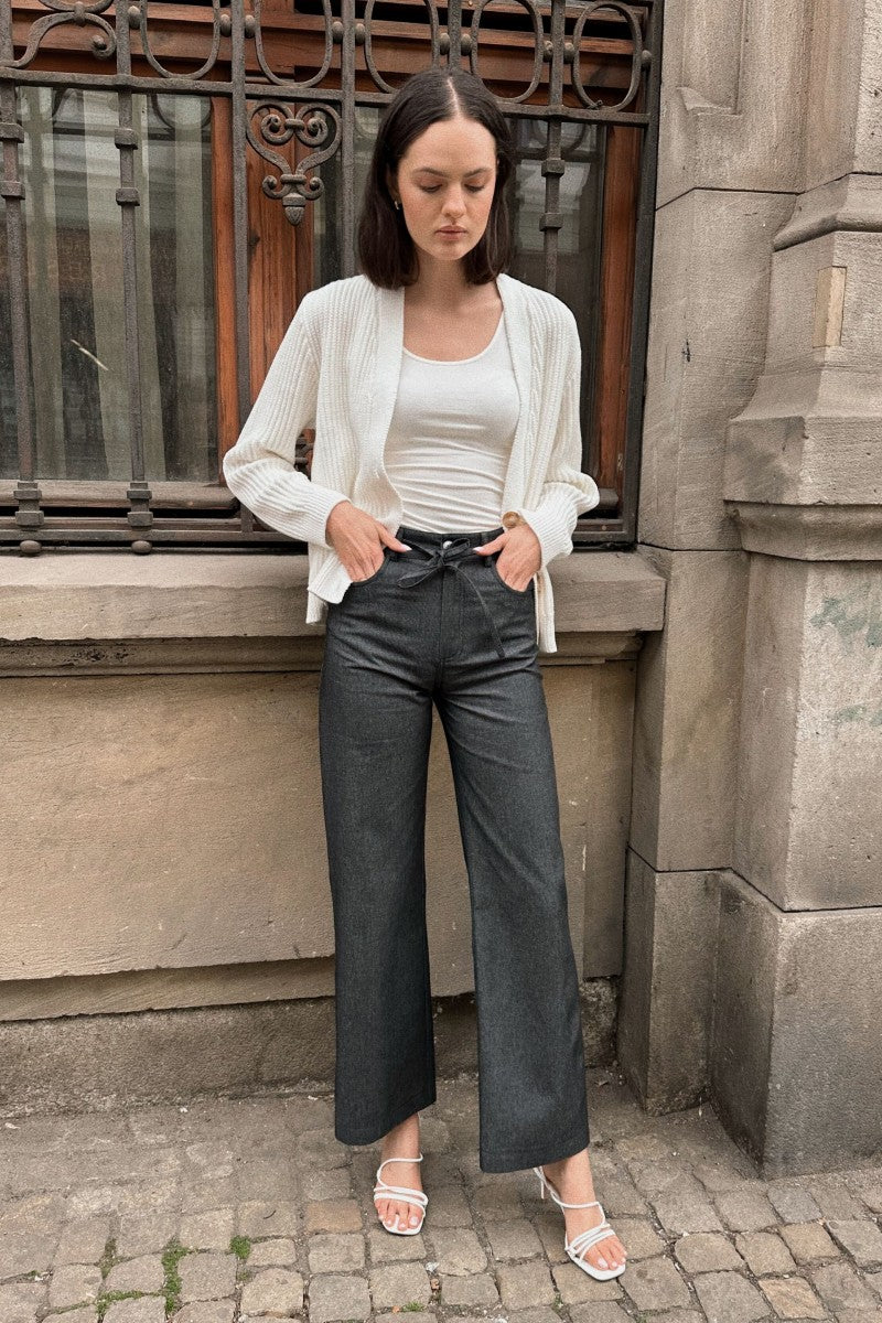 Jeansowe spodnie z paskiem antracyt