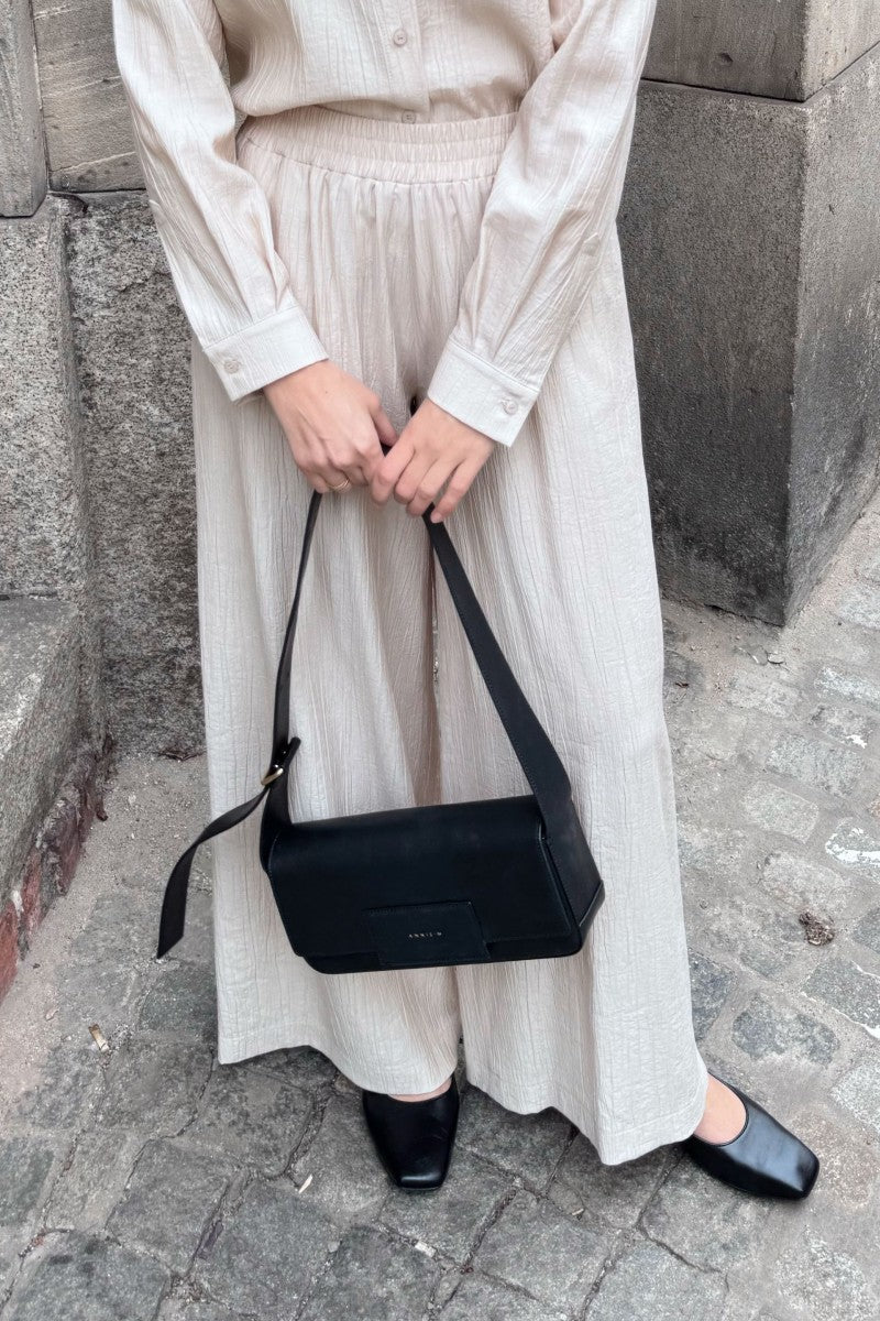 Spodnie na gumie z kreszowanej wiskozy beżowe