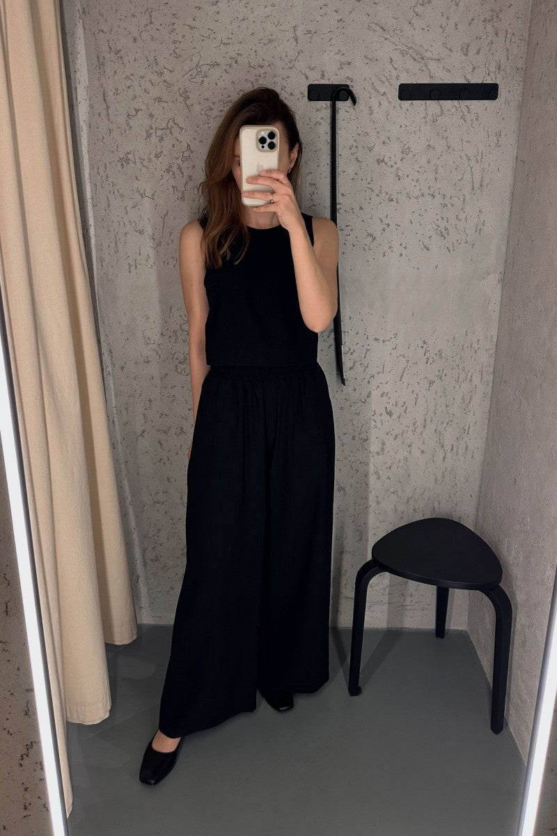 Spodnie na gumie z kreszowanej wiskozy czarne