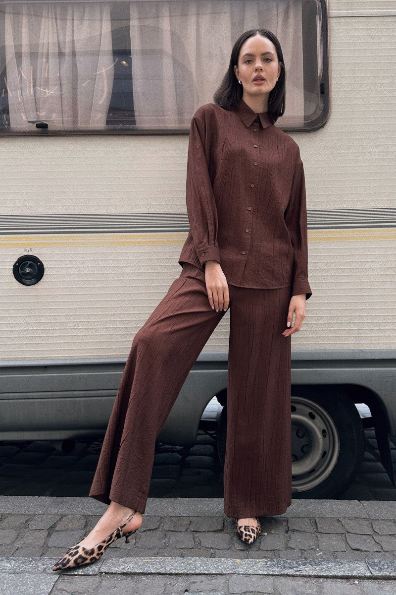 Crinkled viscose trousers with chocolate chili elastic waistband