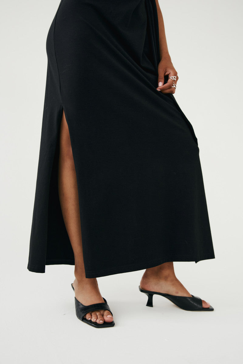 Sukienka maxi z supłem czarna