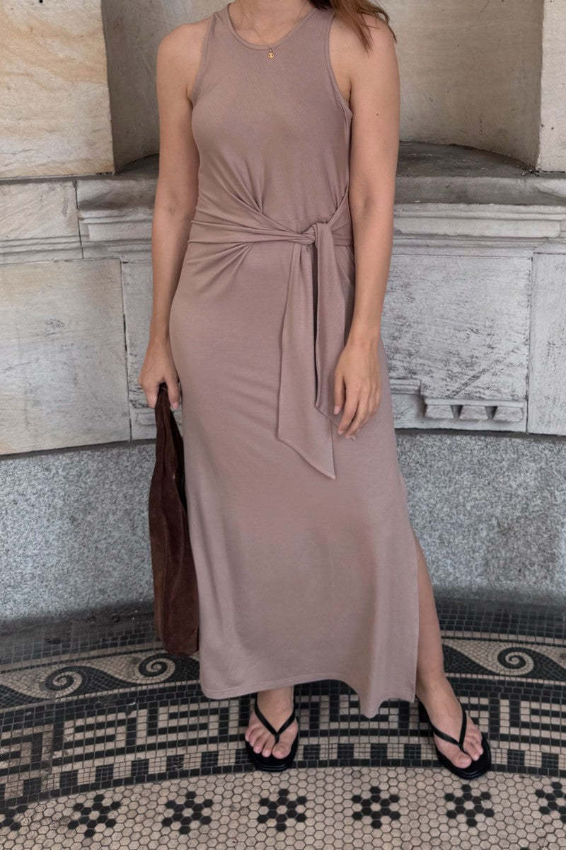 Sukienka maxi z supłem capuccino