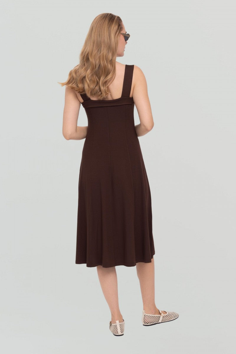 Sukienka midi z kwadratowym dekoltem czekoladowa