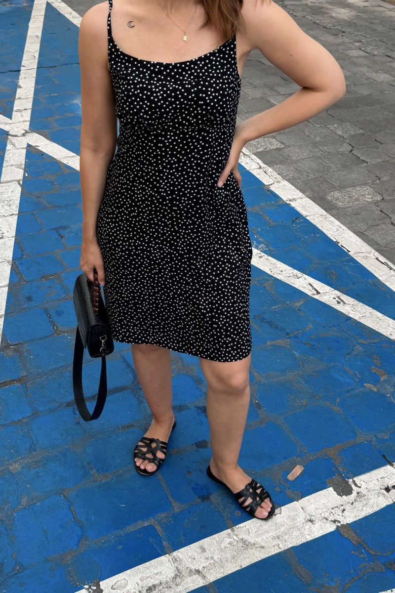 Sukienka mini w groszki czarna