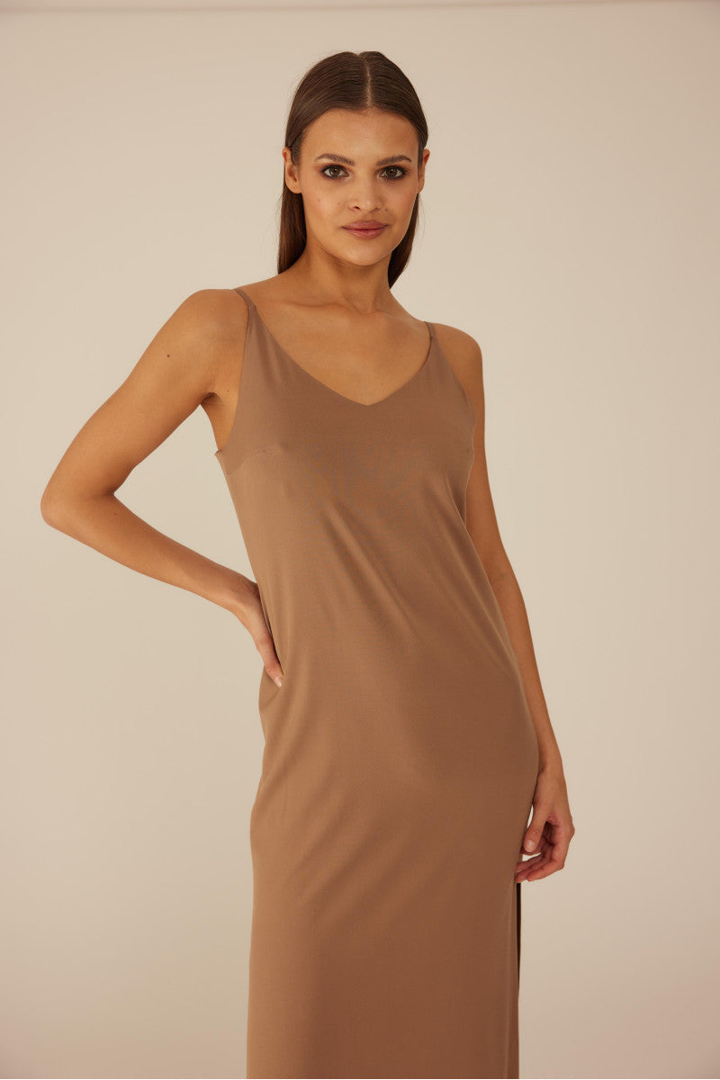 Sukienka na ramiączkach czekoladowa