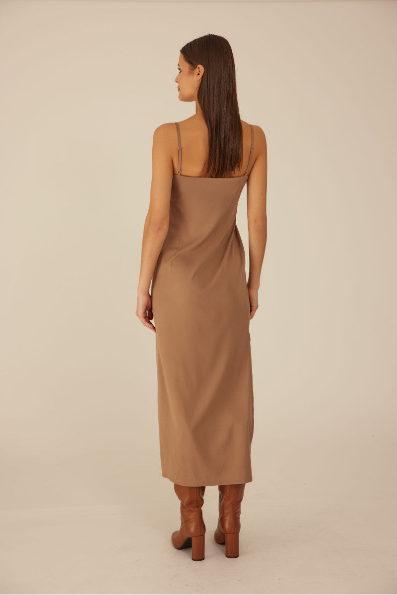 Sukienka na ramiączkach czekoladowa