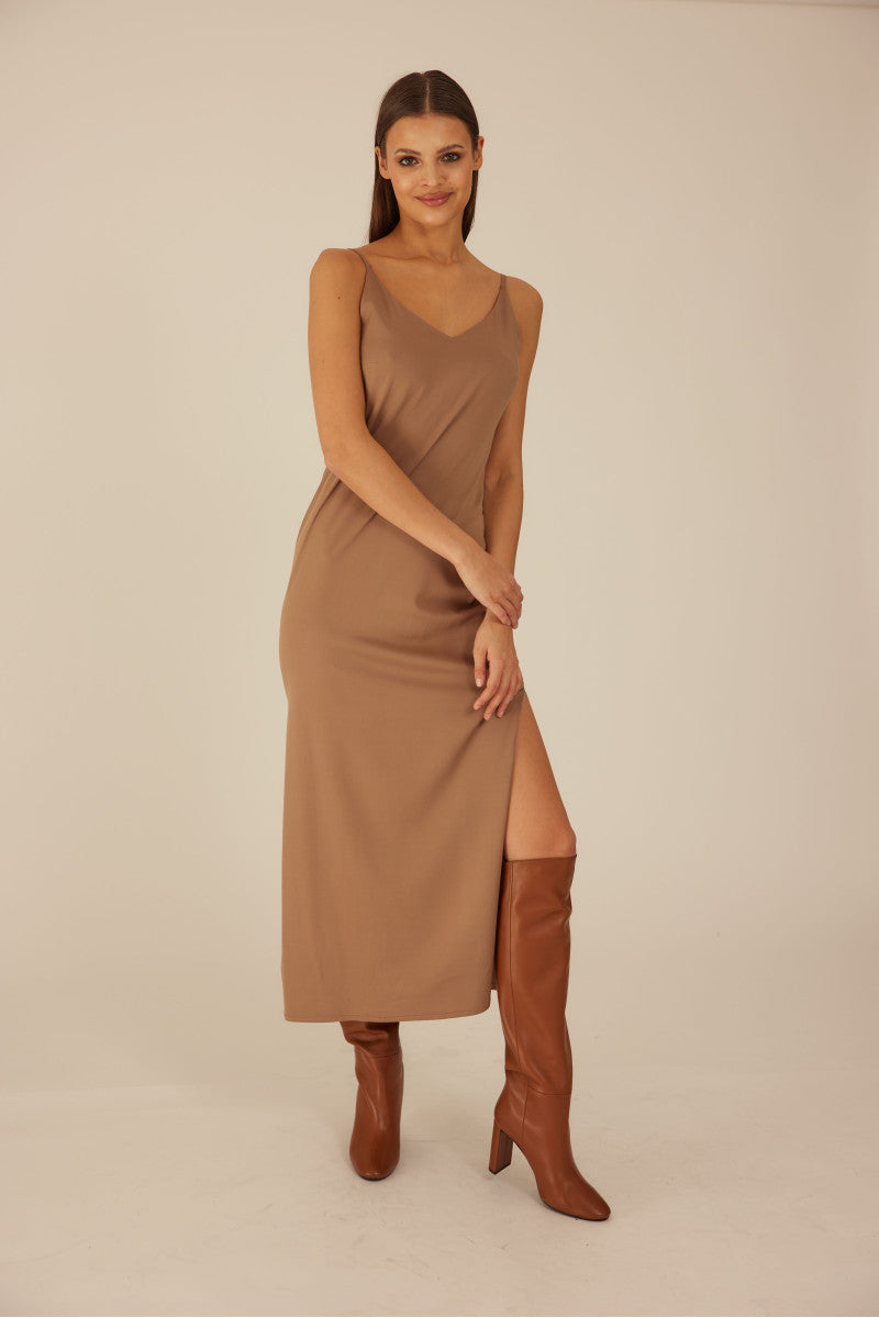 Sukienka na ramiączkach czekoladowa