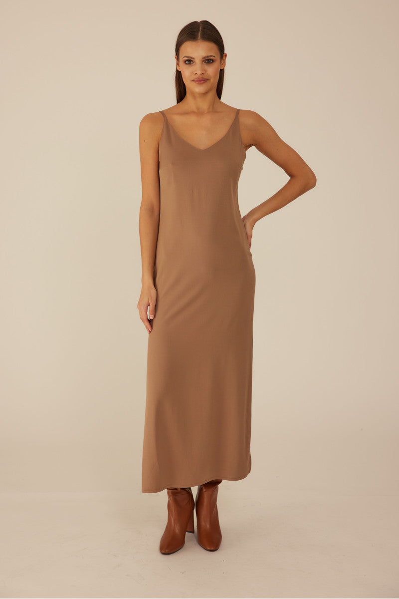 Sukienka na ramiączkach czekoladowa