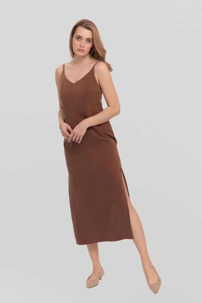 Sukienka na regulowanych ramiączkach z lyocellu głęboki brąz