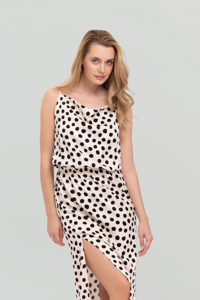 Sukienka w grochy z dekoltem typu woda śmietankowa