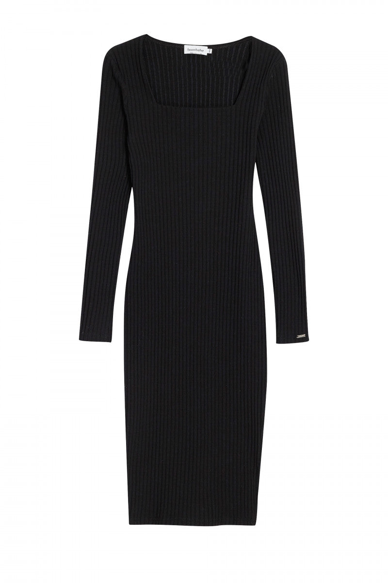 Sukienka z kwadratowym dekoltem czarna