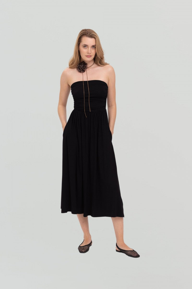 Sukienka z marszczeniami z odpinanymi ramiączkami czarna