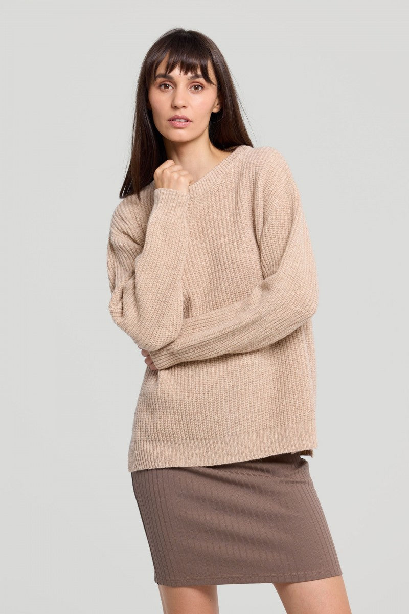 Klasyczny wełniany sweter beżowy