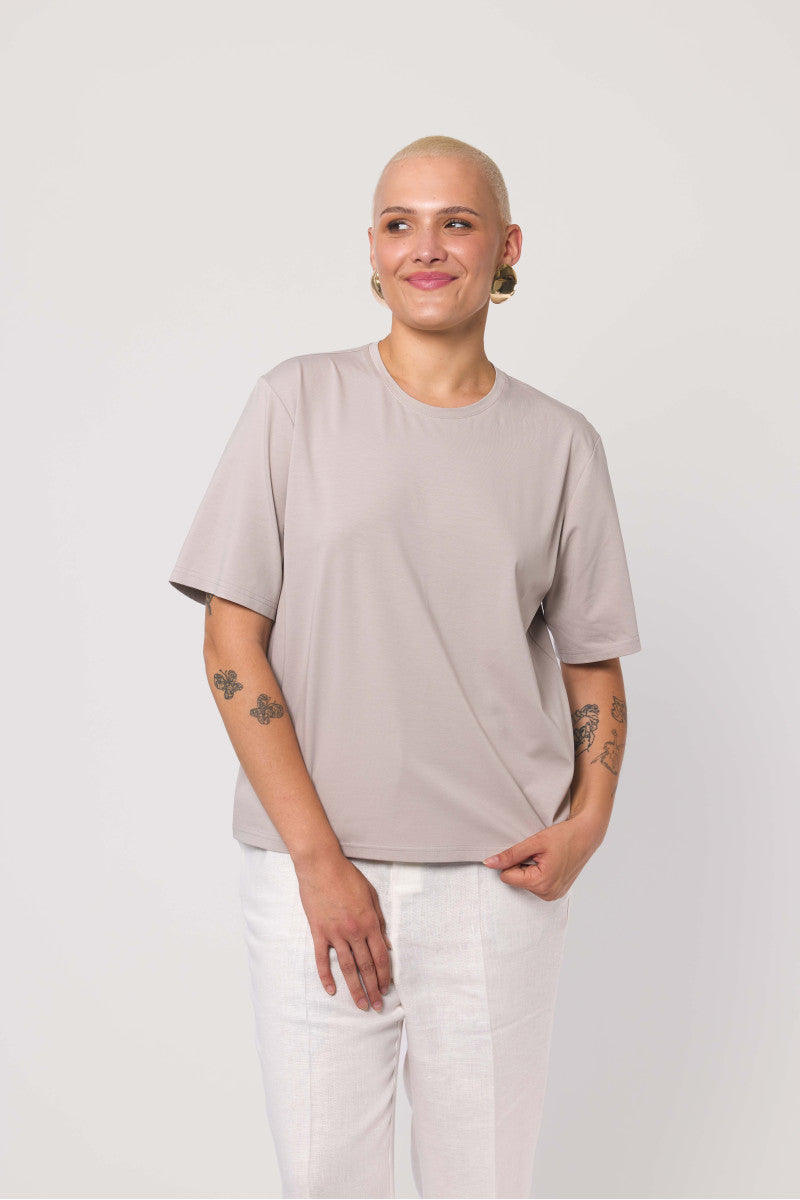 T-shirt basic o pudełkowym kroju taupe