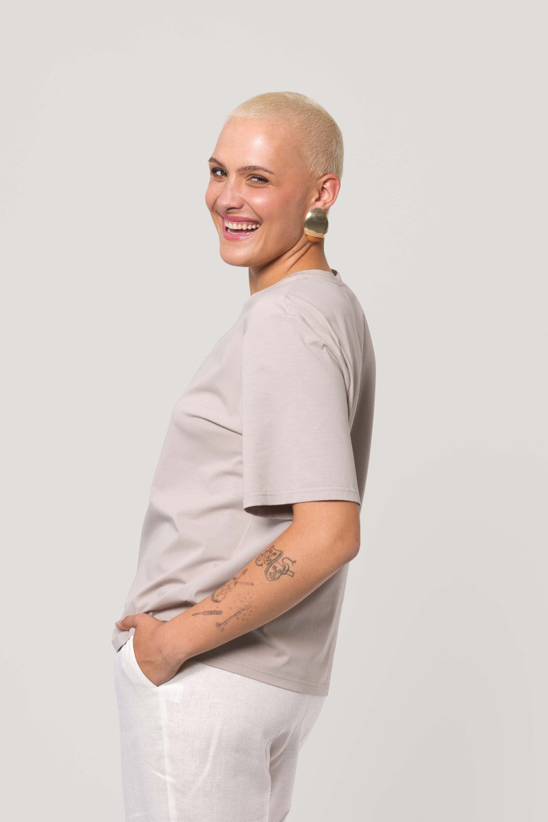 T-shirt basic o pudełkowym kroju taupe