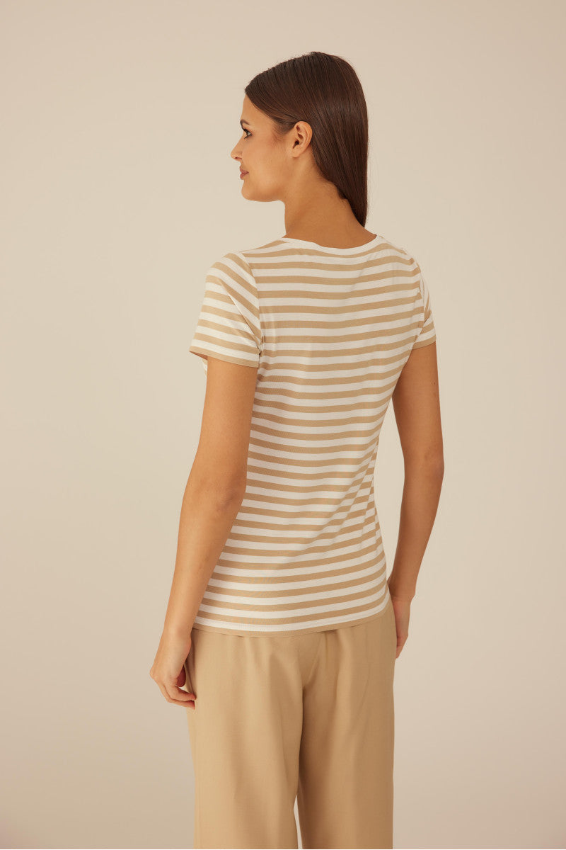 Basic T-shirt with beige stripes