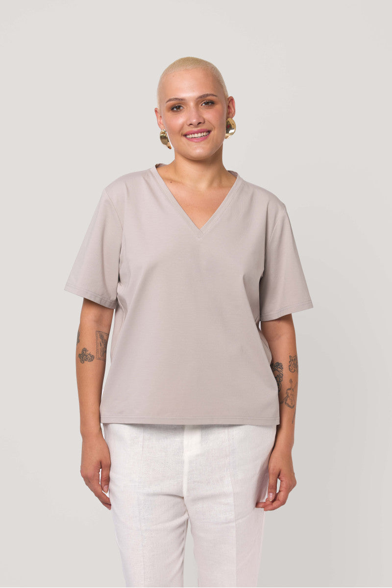 T-shirt o kroju pudełkowym z dekoltem typu v taupe