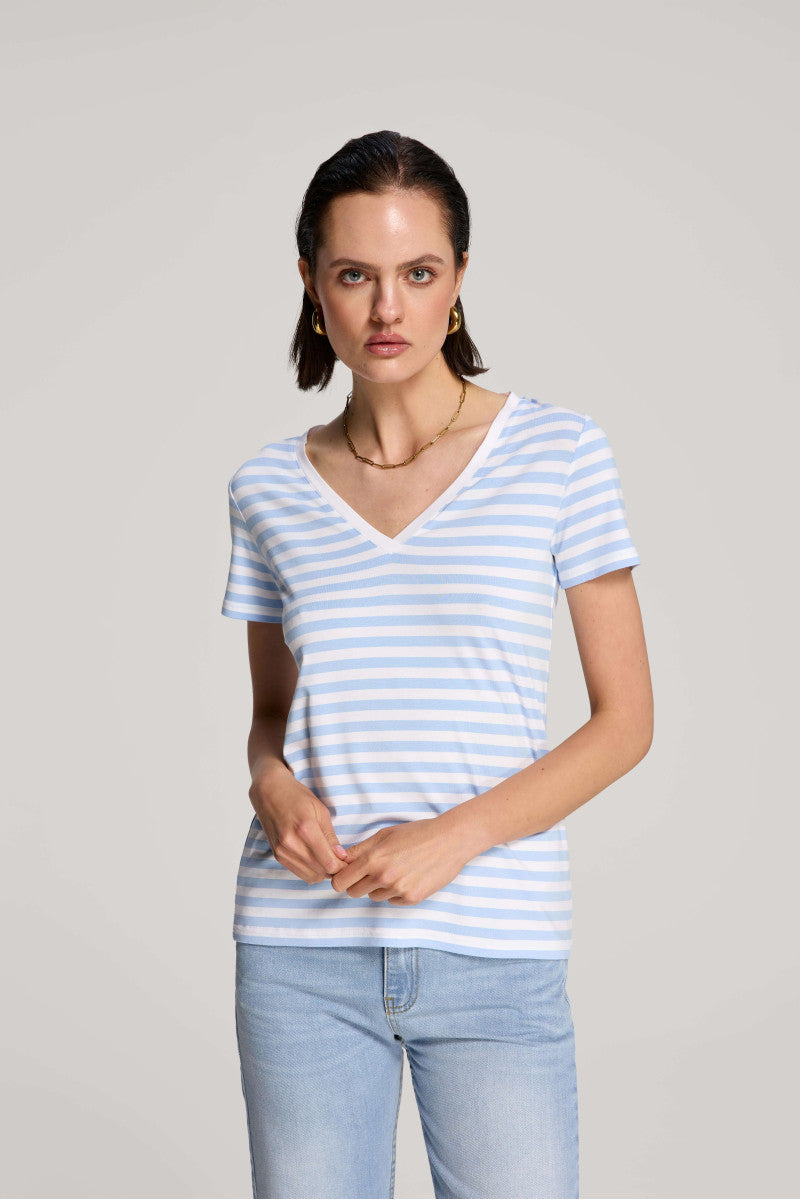 T-shirt z dekoltem v w paski błękitne paski