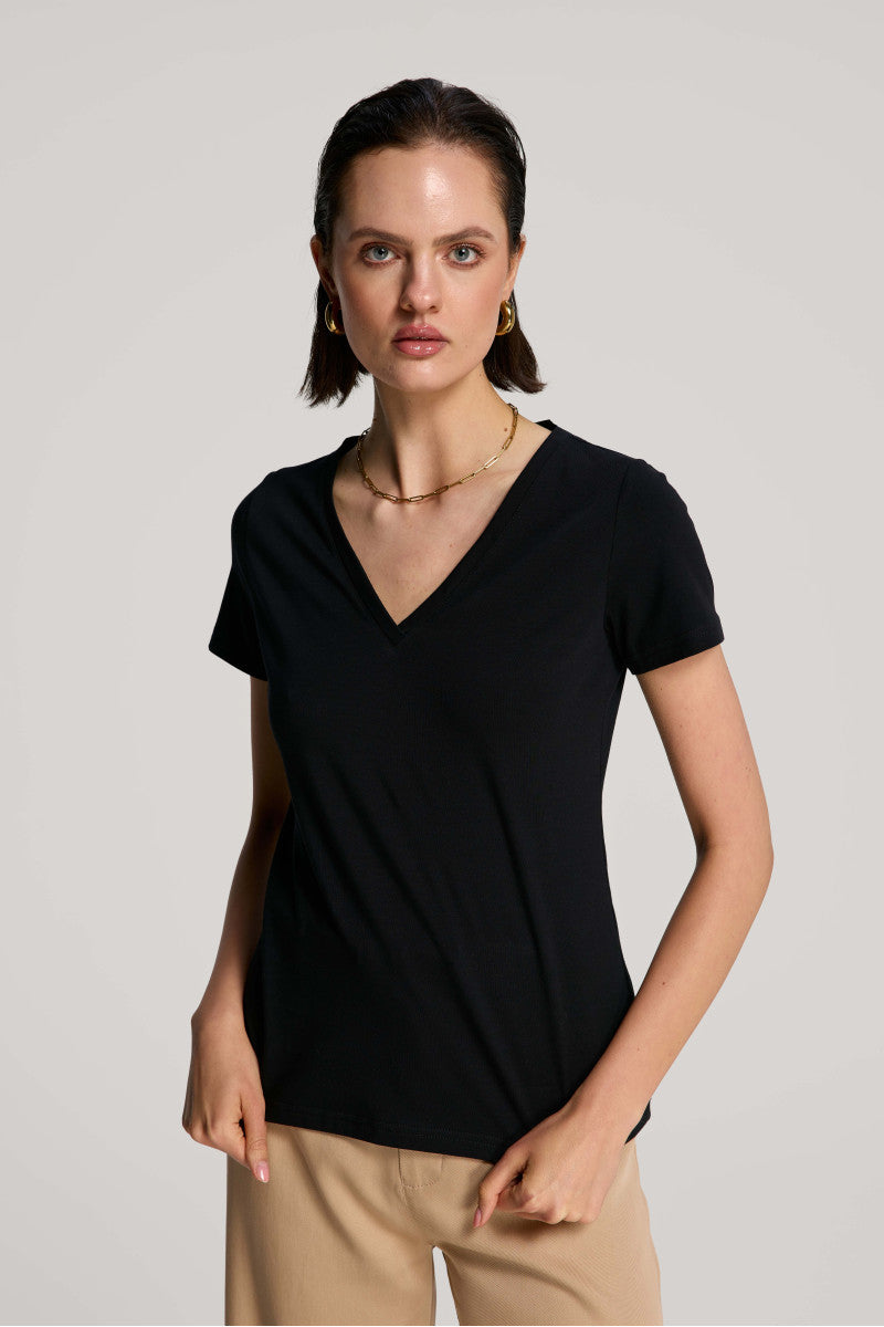 T-shirt z dekoltem v z bawełny supima czarny