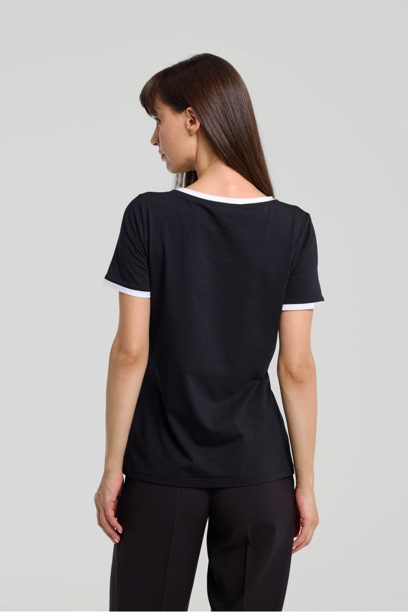 T-shirt with black trim