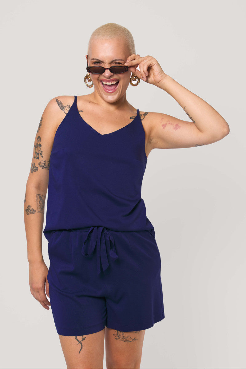 Top na ramiączkach z wiskozy granatowy