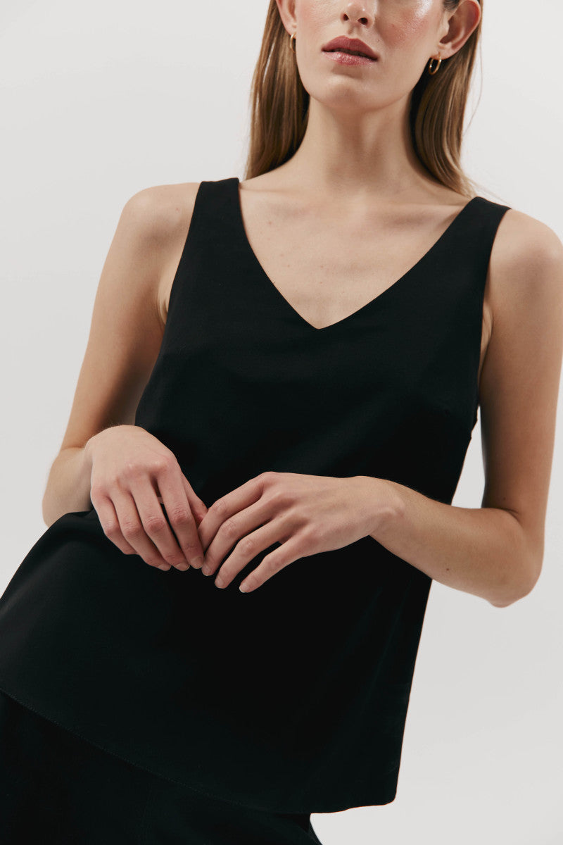 Black viscose top with wide straps