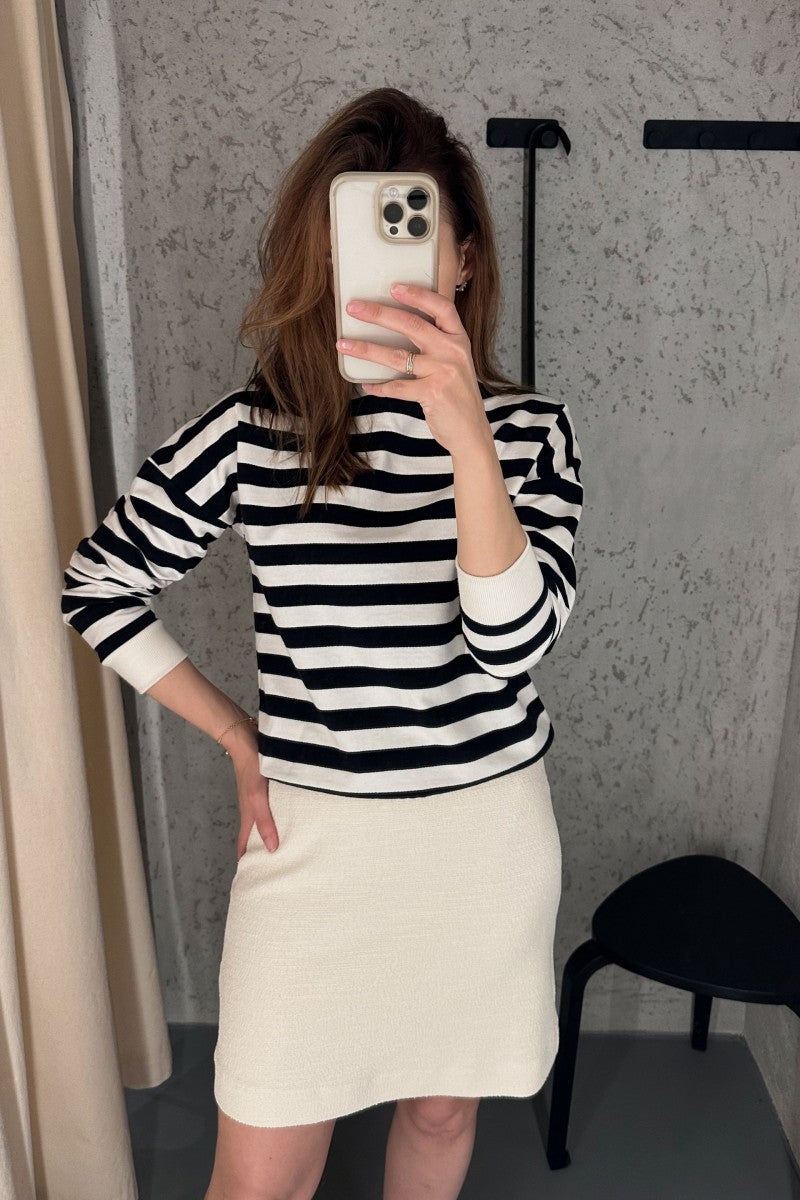 Cream bouclé skirt with a slightly trapezoidal shape