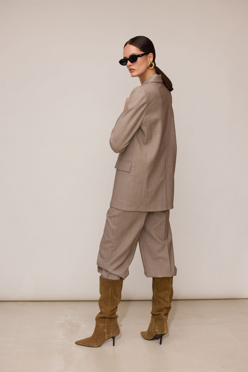 Wełniana marynarka na dwa guziki oliwkowy beż