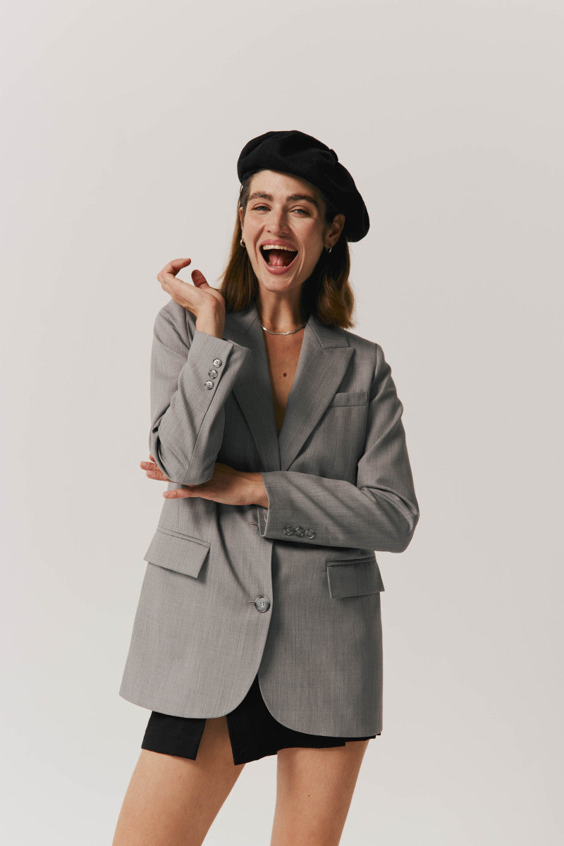 Wełniana marynarka na dwa guziki szara