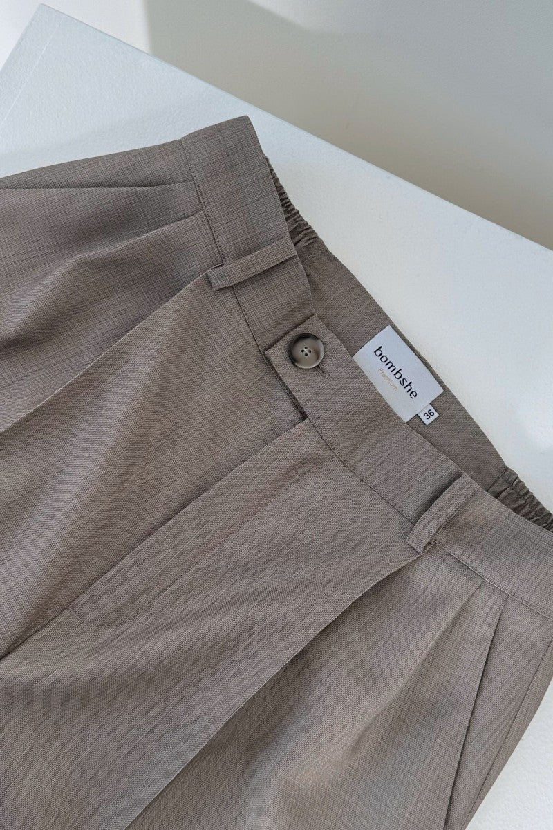 Wełniane spodnie z zakładkami oliwkowo beżowe