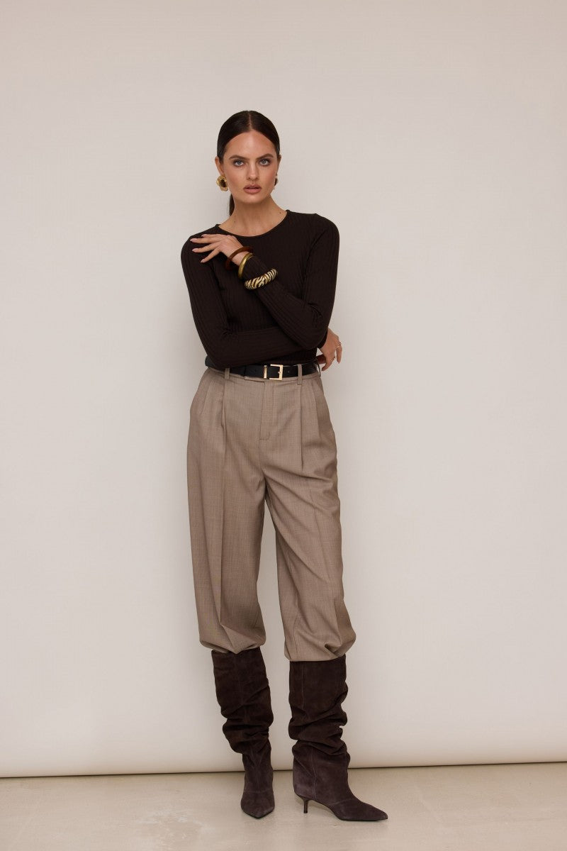 Wełniane spodnie z zakładkami beżowe