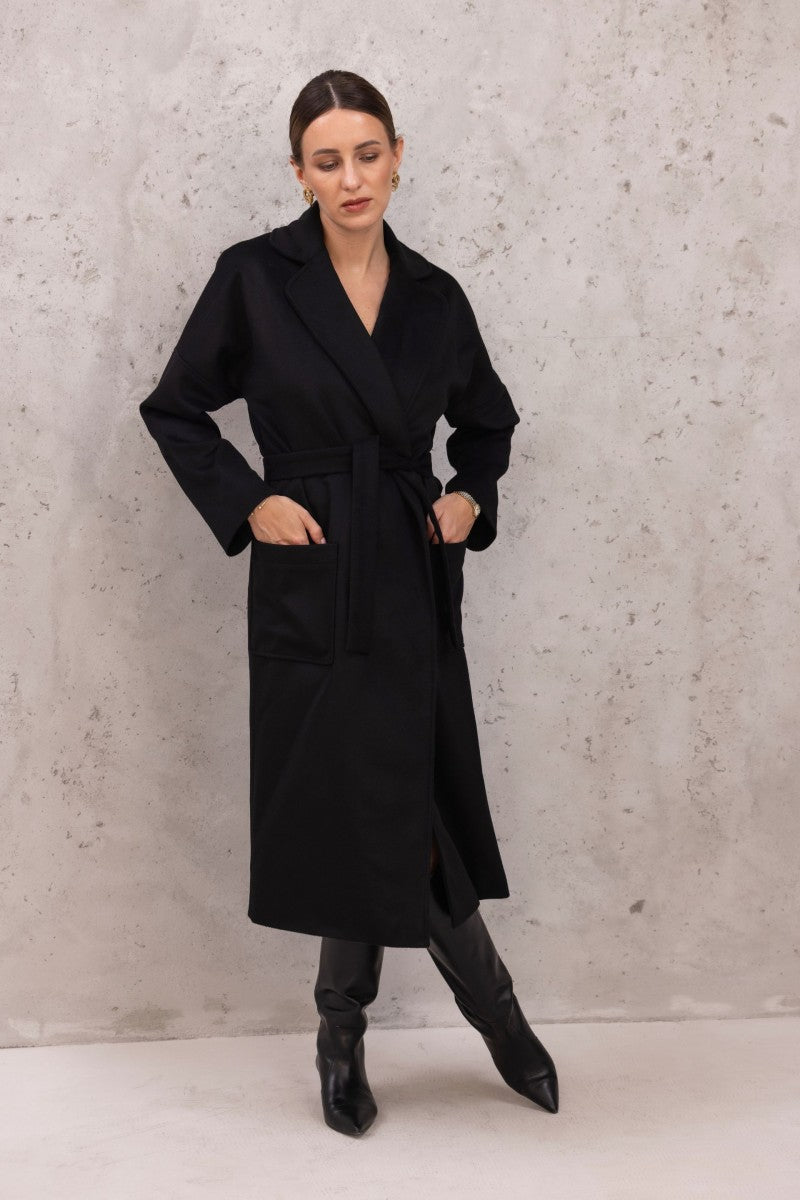 Wełniany płaszcz szlafrokowy z zaokrąglonym kołnierzem czarny