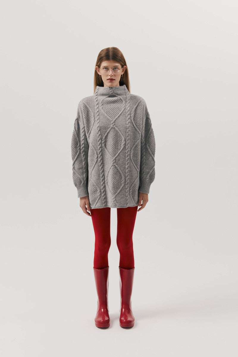 Wełniany sweter o warkoczowym splocie szary